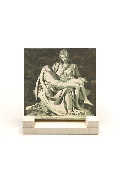 BAKSEPETE Pietà Michelangelo, επιτραπέζια βάση από φυσική πέτρα με τύπωμα 1498