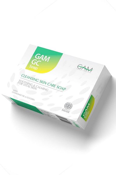 GAM صابون مهدئ ومنظف للعناية بالبشرة.85 جراميحتوي على الجلسرين ومستخلص البابونج، صابون جي سي