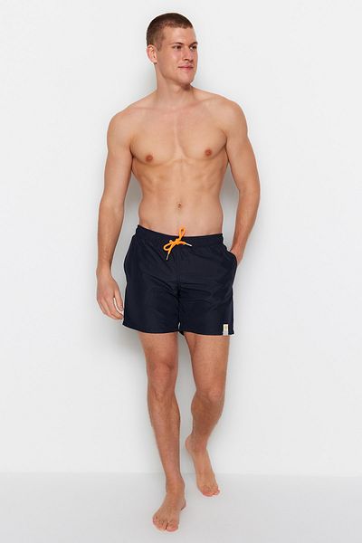 Trendyol Collection Marineblaue Badeshorts in Standardgröße mit Etikett und detailliertem Detail TMNSS23DS00026