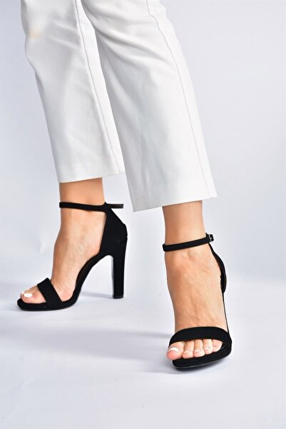 Fox Shoes Černo/černé nubukové jednopáskové dámské boty na silném podpatku M348072301