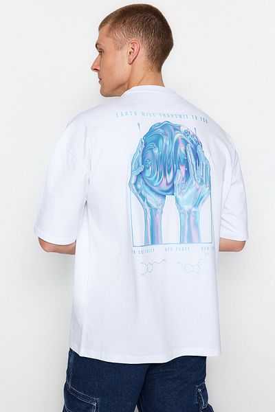 Trendyol Collection Weißes, übergroßes Baumwoll-T-Shirt mit Mystic-Print – kurze Ärmel TMNSS23TS00236