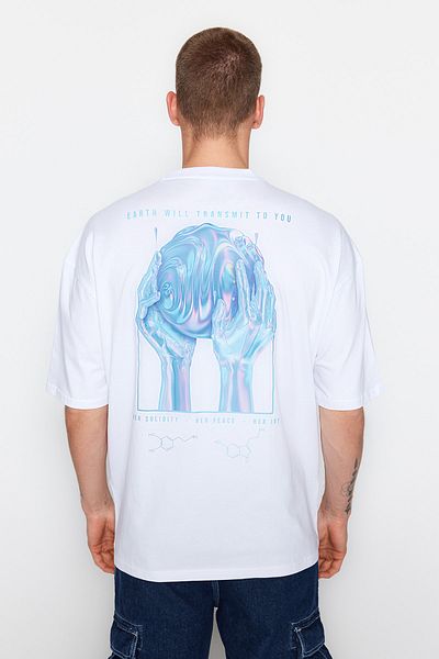 Trendyol Collection Weißes, übergroßes Baumwoll-T-Shirt mit Mystic-Print – kurze Ärmel TMNSS23TS00236