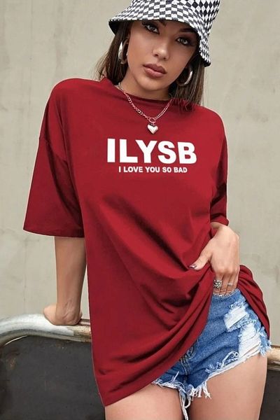 MODAGEN تي شيرت نسائي مقاس كبير مطبوع باللون الأحمر من Ilysb
