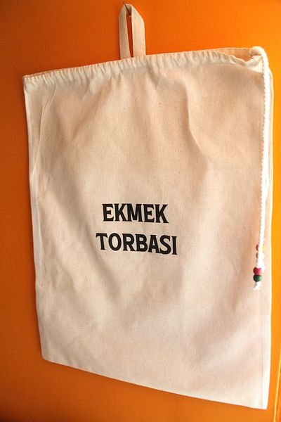 Emtory Home Голяма декоративна ленена торбичка за хляб с мъниста и връзки 50x40 см