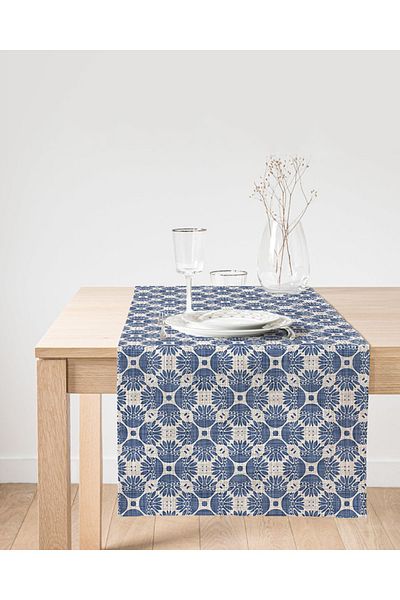 Realhomes Navy Blue Abstract Printed Διακοσμητικό Suede Runner σε γκρι φόντο