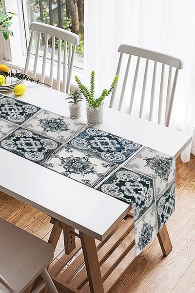 Realhomes Ψηφιακή εκτύπωση ειδικής σχεδίασης Suede Runner με γεωμετρικά σχέδια σε πολύχρωμο φόντο