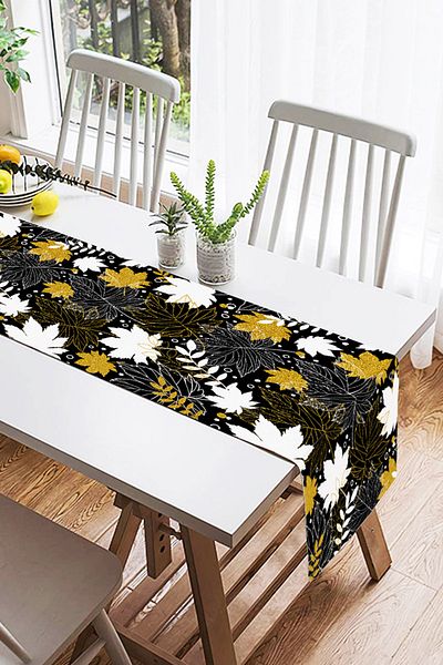 Realhomes Ψηφιακό τυπωμένο σχέδιο Suede Runner με χρυσή λεπτομέρεια και μοτίβο φύλλων σε μαύρο φόντο