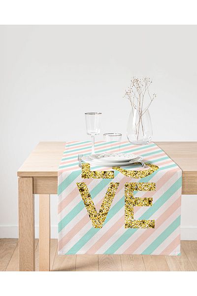 Realhomes Ψηφιακή τυπωμένη ειδική σχεδίαση Suede Runner με χρυσή λεπτομέρεια και αγάπη σε λευκό φόντο