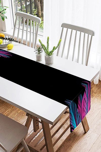 Realhomes Alergăr decorativ din piele intoarsa cu design special, cu fundal negru și frunze tropicale