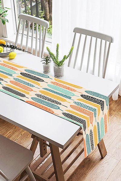 Realhomes Ψηφιακή τυπωμένη ειδική σχεδίαση Suede Runner με μοτίβο φύλλων σε κρεμ φόντο