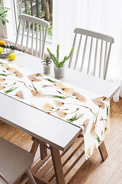 Realhomes Ψηφιακή τυπωμένη ειδική σχεδίαση Suede Runner με μοτίβο λουλουδιών σε λευκό φόντο