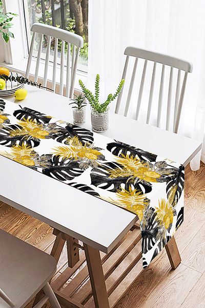 Realhomes Ψηφιακό τυπωμένο σχέδιο Suede Runner με χρυσή λεπτομέρεια και μοτίβο φύλλων σε λευκό φόντο