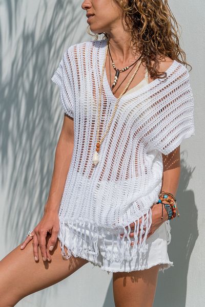 AQE FASHION Γυναικεία πλεκτή μπλούζα με φούντα σε λευκό διάτρητο στρίφωμα