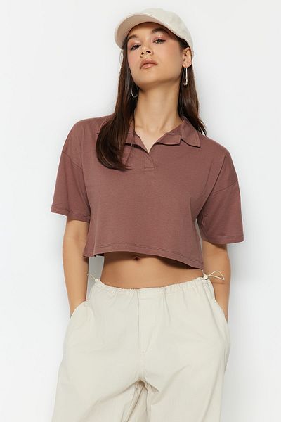 Trendyol Collection Hnědé 100% bavlněné pletené tričko Polo s výstřihem TWOSS22TS0241