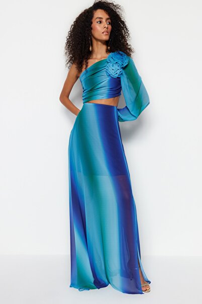 Trendyol Collection A-szabású sifon estélyi ruha - színes, bélelt és kivágott részletek TPRSS23AE00077