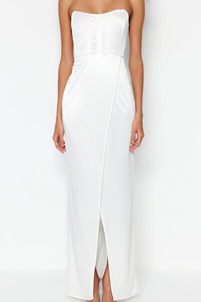 Trendyol Collection Ecru podšité pletené saténové svatební/Nikah dlouhé večerní šaty TPRSS23AE00006