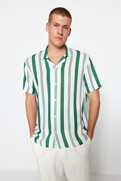 Trendyol Collection Zielona letnia koszula z kołnierzykiem Apache w pionowe paski - Regularny krój, krótki rękaw TMNSS20GO0118