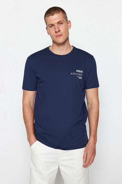 Trendyol Collection Text Potištěný Navy Blue Crew Neck 100% bavlněné tričko - TMNSS23TS00204