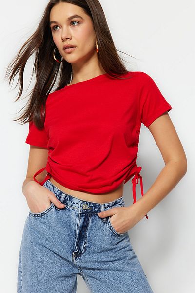 Trendyol Collection Piros, 100% pamut kötött póló, 100% pamut, összegyűjtött részlettel TWOSS21TS0131