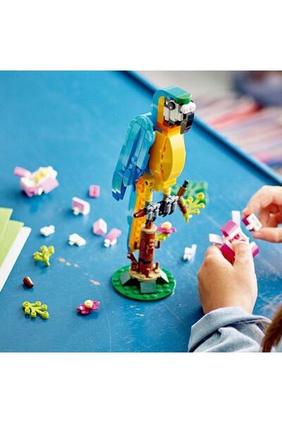 LEGO Creator Egzotik Papağan 31136-7 Yaş Ve Üzeri Çocuklar Için Papağan, Balık Ve Kurbağa Modelleri