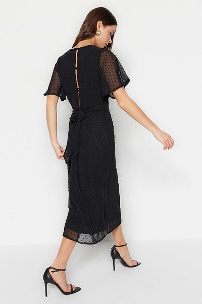 Trendyol Collection Schwarzes Midikleid aus gewebtem Chiffon mit A-Ausschnitt und Engelsärmeln, gefüttert, Rückendetail TWOSS23EL01461