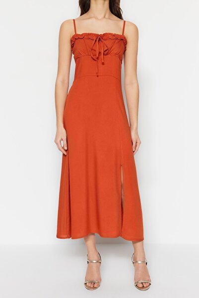 Trendyol Collection Dlaždice Midi tkané tkané šaty s rozparkem TWOSS23EL01696