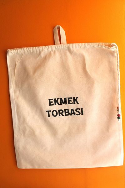 Emtory Home Голяма декоративна ленена торбичка за хляб с мъниста и връзки 50x40 см