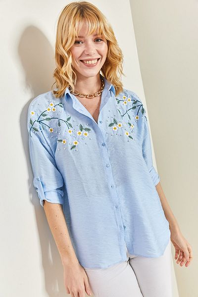 Bianco Lucci Gefaltetes Ayrobin-Leinenhemd für Damen mit Gänseblümchen-Stickerei an den Ärmeln