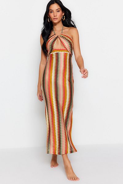 Trendyol Collection Maxi gestreiftes Strick-Strandkleid – mit Ausschnittdetail TBESS23EL00268