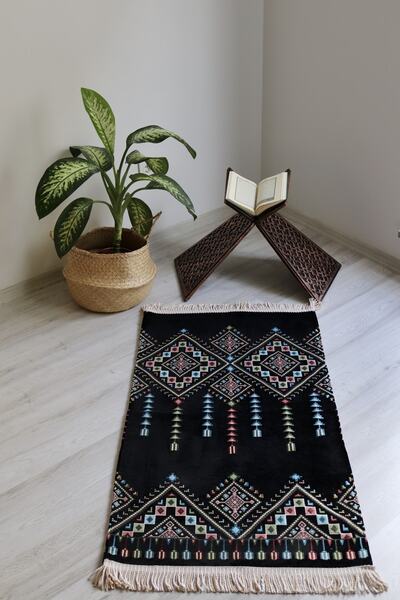 Bilenler Kilim Desenli Astarlı Lüks Seccade S1020 Siyah