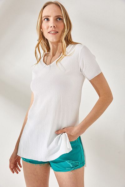 Olalook Tricou alb cu decolteu în V texturat pentru femei, cu fante laterale TSH-19000704