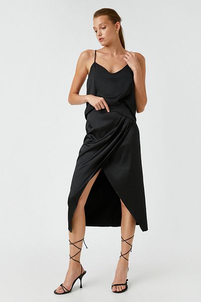 Koton Tanktop mit dünnen Trägern und V-Ausschnitt im Satin-Look