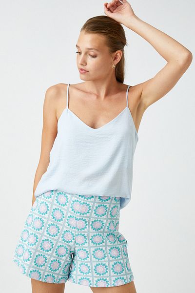 Koton Tanktop mit dünnen Trägern und V-Ausschnitt im Satin-Look