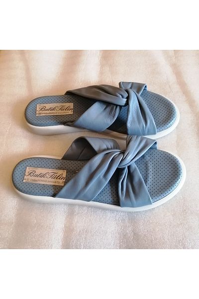 Butik Tülin شبشب نسائي من الجلد الطبيعي باللون الأزرق مع شريط فيونكة ووسادة جلدية ناعمة تشريحية ونعل مسطح غير قابل للانزلاق