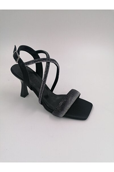 SOLMAZ Βραδινό φόρεμα με μαύρο σατέν πέτρινο τακούνι