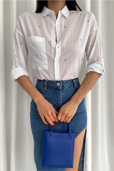 FEMELLE Жіноча однобортна сорочка з вишитим синім серцем, тонкий бавовняний матеріал