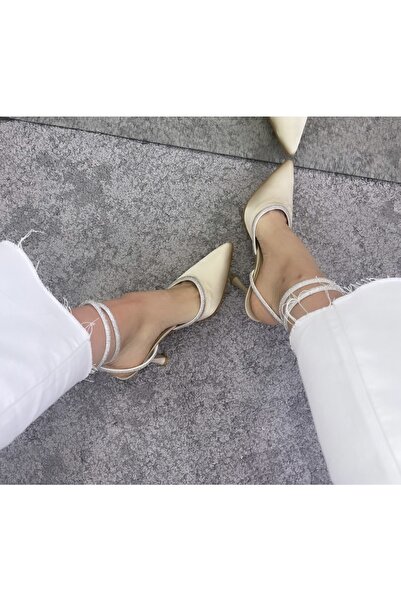 MYVOLANTE Femei - Pantofi clasici cu toc crem cu piatră deschisă la spate