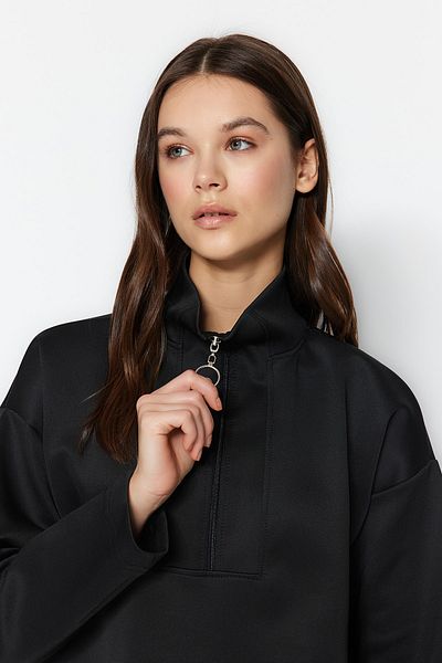 Trendyol Modest Oversize czarna bluza nurkowa - zamek błyskawiczny, kołnierz nurkowy TCTAW23TW00198