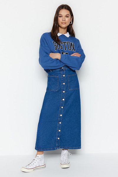 Trendyol Collection Dunkler Indigo-Maxi-Jeansrock mit hoher Taille und doppelter Tasche und Knopfleiste vorne TCTSS23EE00002