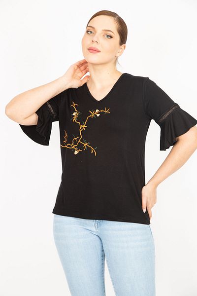Şans Women's Black Plus Size V-Neck Blouse with Embroidery on the Front and Lace Sleeves 65n35915