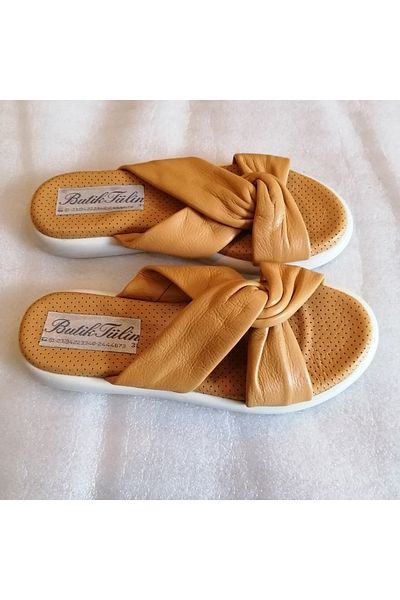 Butik Tülin شبشب نسائي من الجلد الطبيعي باللون الأصفر مع شريط فيونكة ووسادة جلدية ناعمة تشريحية ونعل مسطح غير قابل للانزلاق