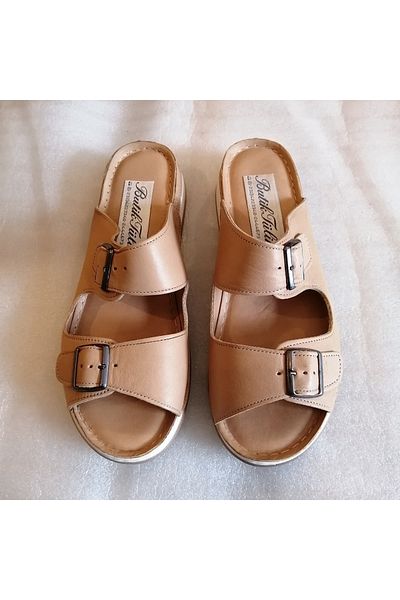 Butik Tülin شبشب نسائي من الجلد الطبيعي باللون البيج بحزام مزدوج وإبزيم معدني قابل للتعديل ونعل بولي من الجلد الناعم التشريحي غير قابل للانزلاق
