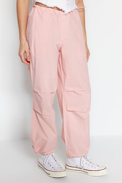 Kolekcia Trendyol Ružové padákové nohavice s bežným pásom TWOAW23JE00738
