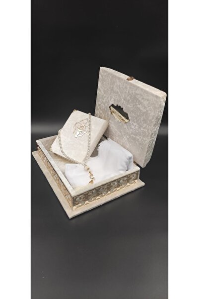 Denseden Kadife Kutuda Kuran'ı Kerim Başörtü Ve Incili Tesbih