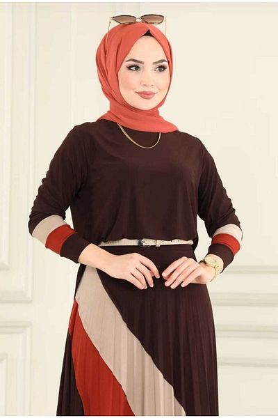 MODAMÜNASİP Υπέροχο κοστούμι με λεπτομέρεια Sandy Stripe Hijab