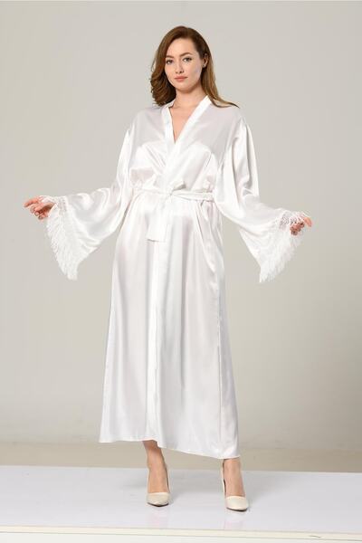 NUİTAMORE ثوب طويل من الساتان الأبيض مع شرابات على الأكمام