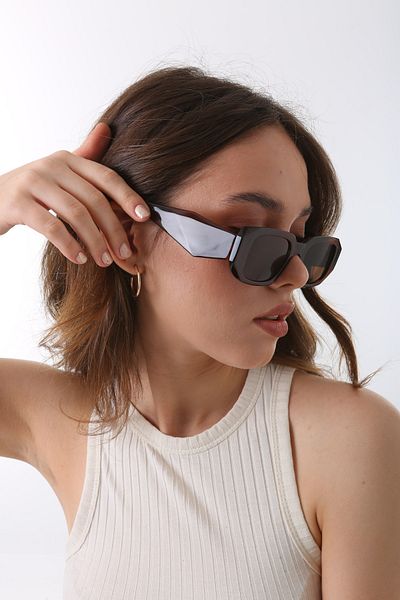 ModaLand Larissa Brown Sunglasses