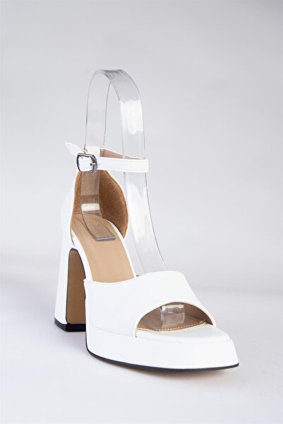 Fox Shoes Bílé silné dámské boty na podpatku K404100209