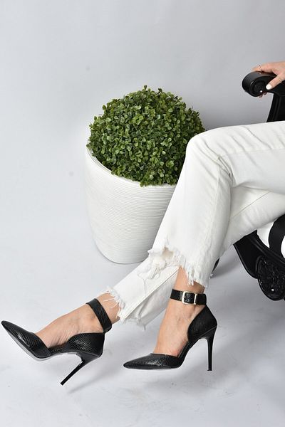 Fox Shoes Dámské černé boty na podpatku Snake Print K654073307