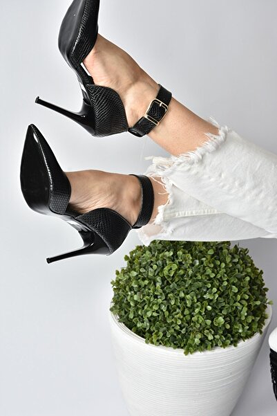 Fox Shoes Dámské černé boty na podpatku Snake Print K654073307